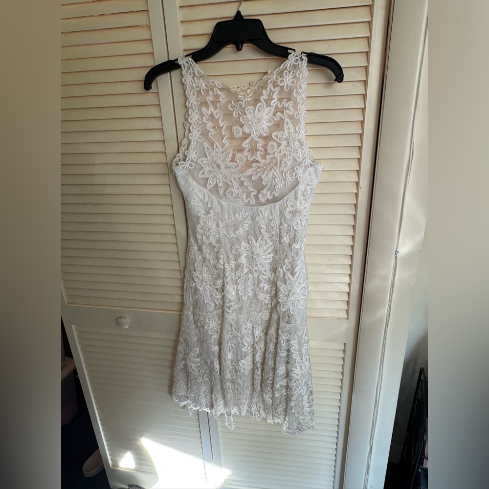 Like New!! Sue Wong Size 8 Ivory Lace Beaded Dress👰🏼‍♀️ - Picture 9 of 11